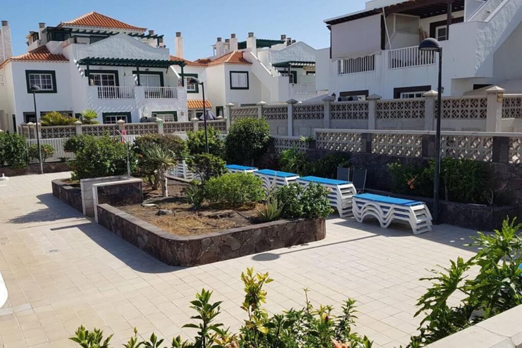 Private Apartment With Roof Terrace อาโรนา ภายนอก รูปภาพ