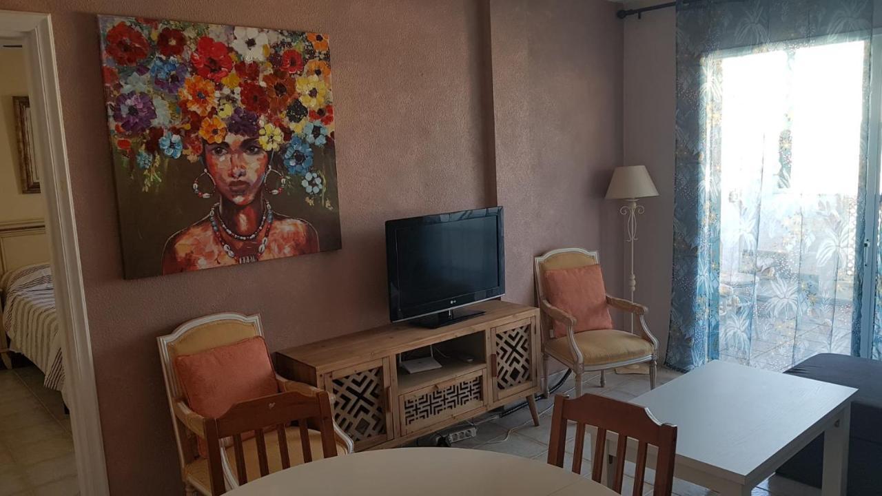 Private Apartment With Roof Terrace อาโรนา ภายนอก รูปภาพ
