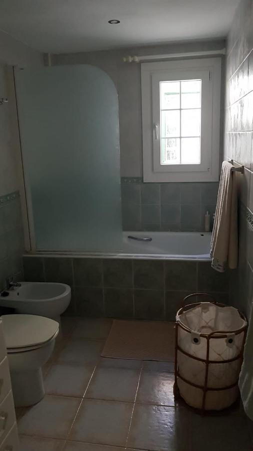 Private Apartment With Roof Terrace อาโรนา ภายนอก รูปภาพ