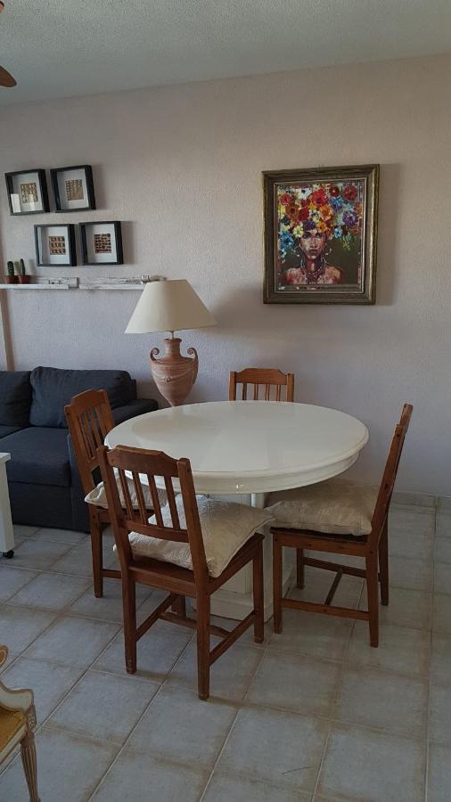Private Apartment With Roof Terrace อาโรนา ภายนอก รูปภาพ